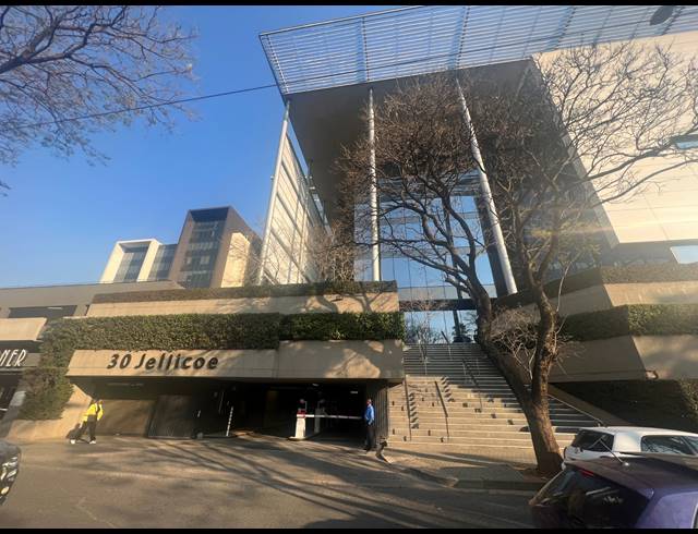 1,638M² OFFICE TO LET IN ROSEBANK